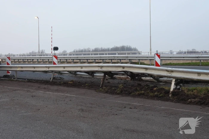 Dode bij ernstig ongeval vrachtwagen en bestelbus Fonejachtbrug