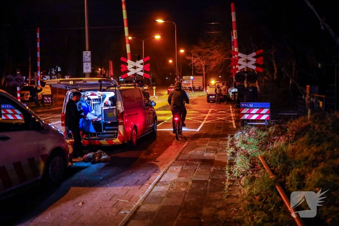 Fietser overleden na aanrijding met trein op spoorwegovergang