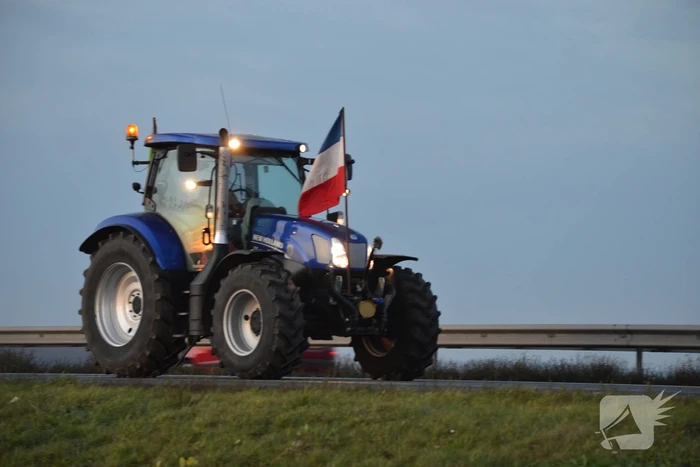 Demonstrerende boeren zorgen voor file en chaos op snelweg