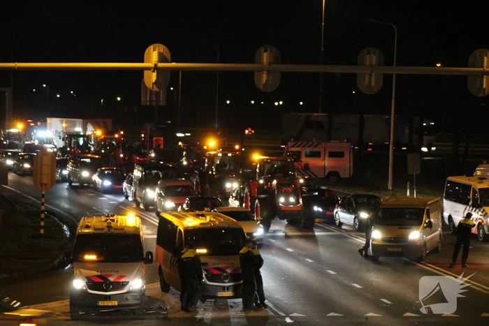Boeren blokkeren A1 richting Hoevelaken