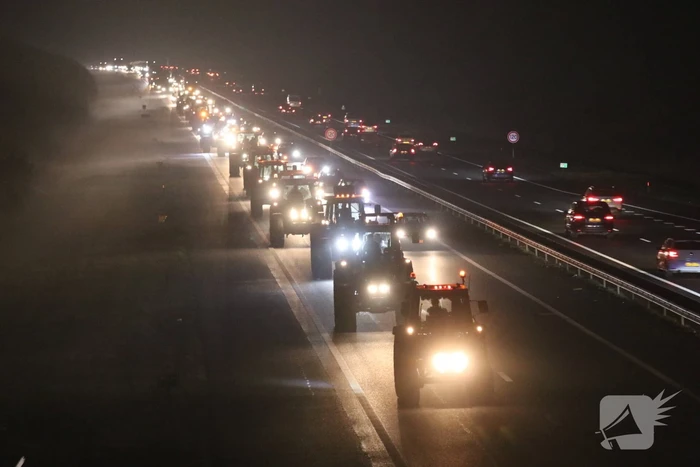 Tractoren zorgen voor files op snelweg