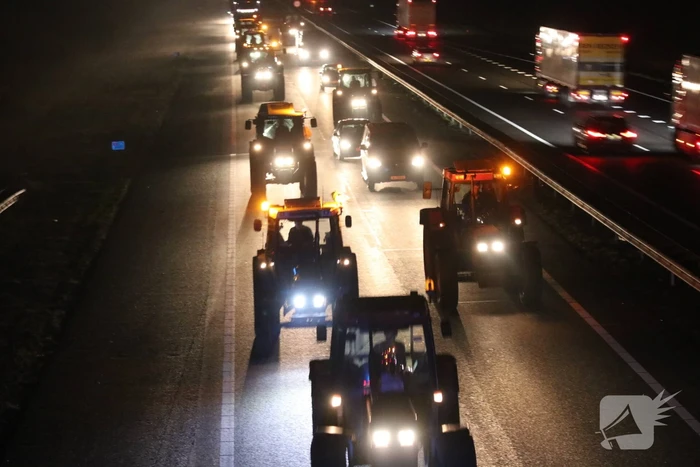 Tractoren zorgen voor files op snelweg