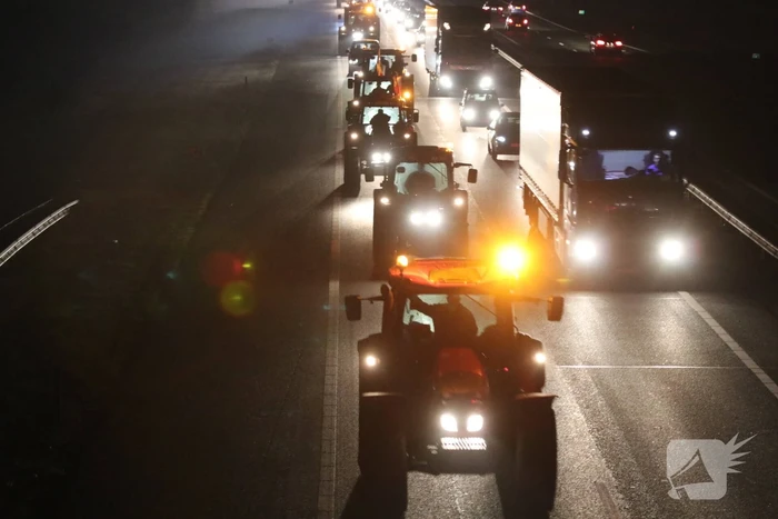 Tractoren zorgen voor files op snelweg