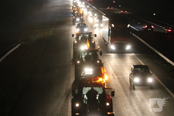 Tractoren zorgen voor files op snelweg
