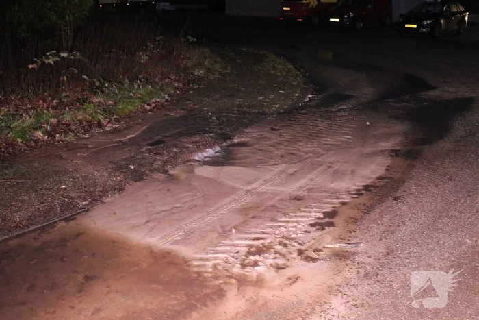 Straat blank na waterleidingbreuk