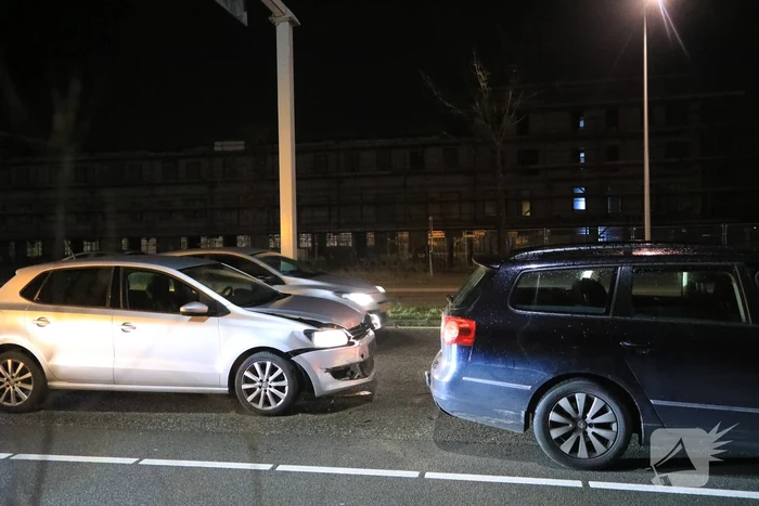 Drie auto's betrokken bij kop-staat aanrijding