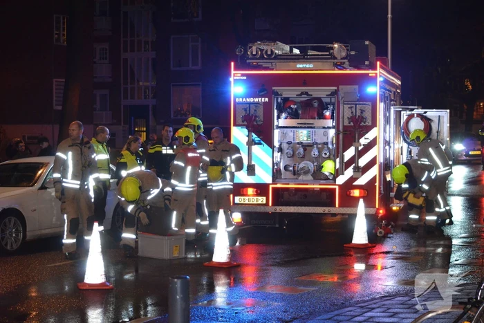 Brandweer bevrijdt slachtoffer uit auto