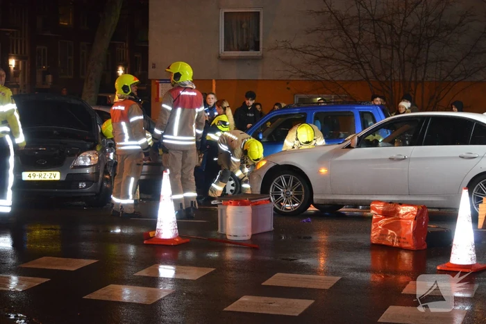 Brandweer bevrijdt slachtoffer uit auto
