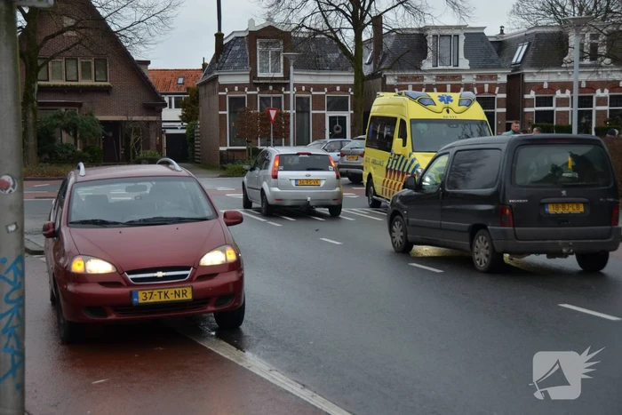 E-biker gewond na botsing met auto