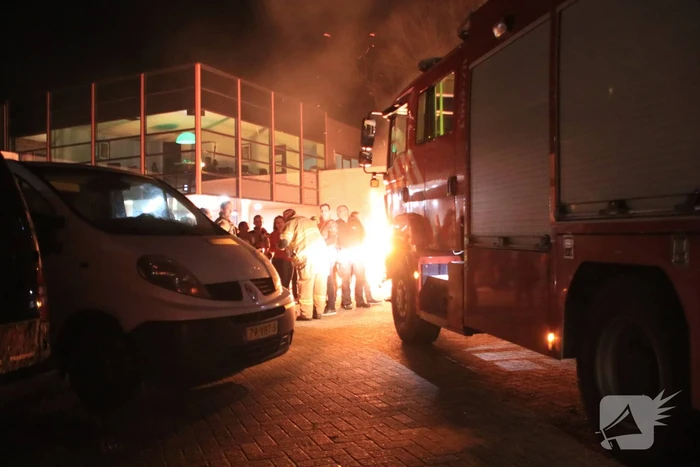 Autobrand blijkt vreugdevuur bij kerstborrel