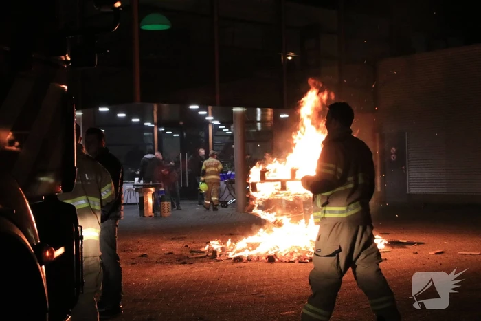 Autobrand blijkt vreugdevuur bij kerstborrel