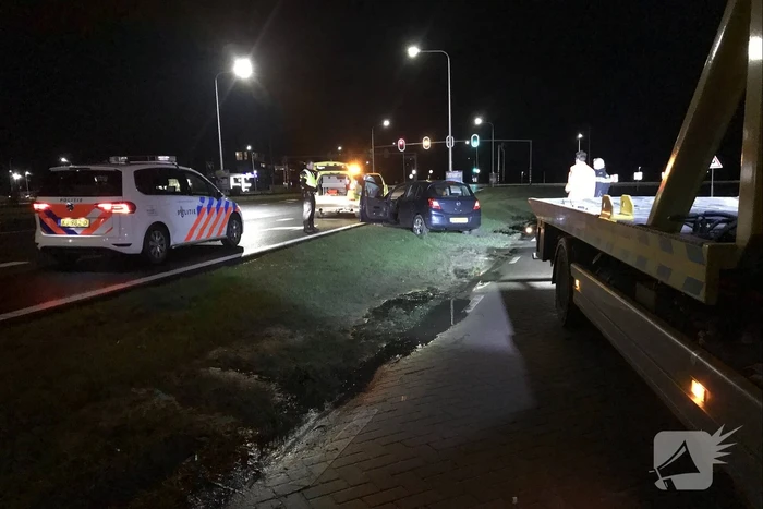 Auto raakt van de weg