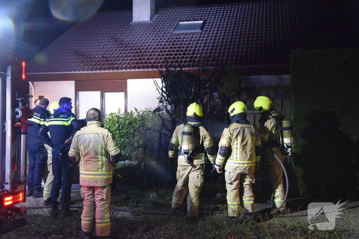 Coniferenhaag vliegt in de brand