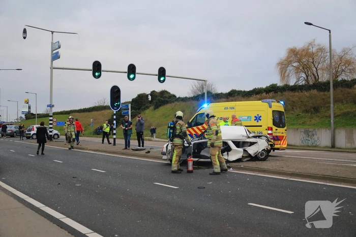 Man zwaargewond na aanrijding