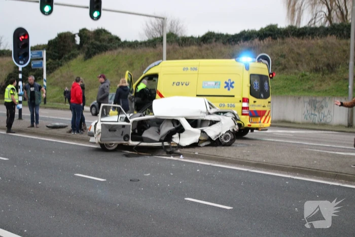 Man zwaargewond na aanrijding