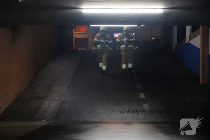 Parkeergarage vol rook