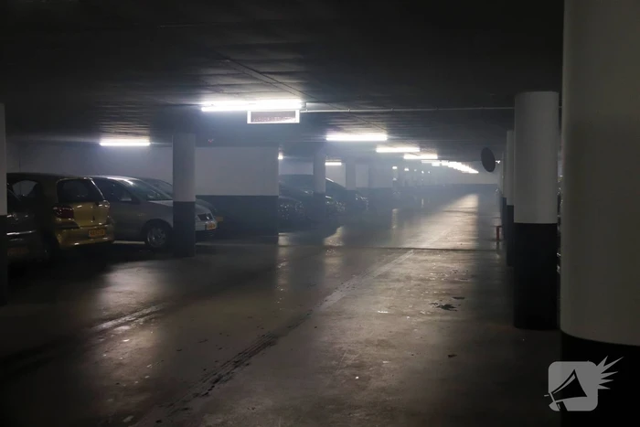 Parkeergarage vol rook