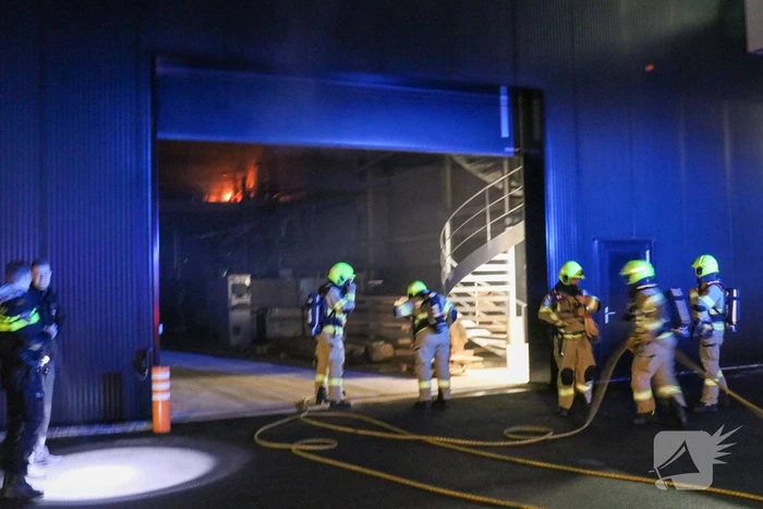Brandweer heeft brand in houtzagerij snel onder controle