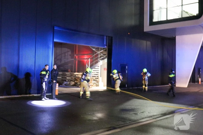 Brandweer heeft brand in houtzagerij snel onder controle