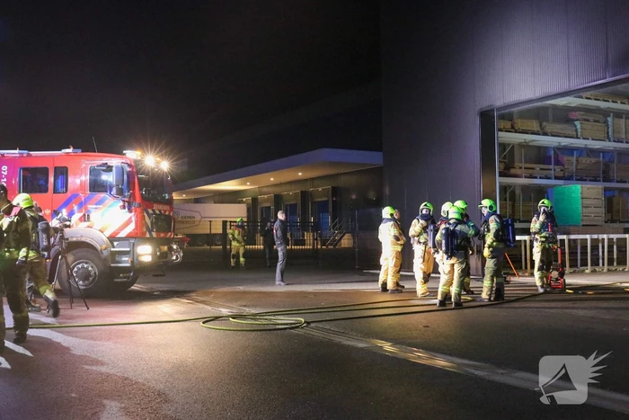 Brandweer heeft brand in houtzagerij snel onder controle