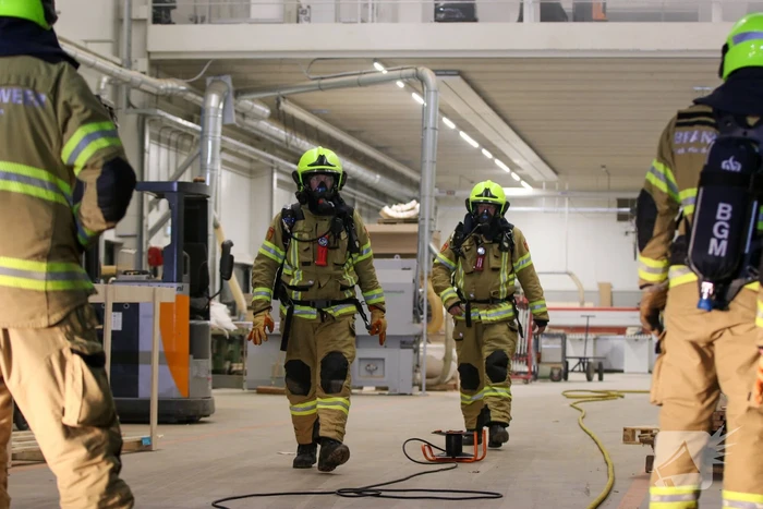 Brandweer heeft brand in houtzagerij snel onder controle