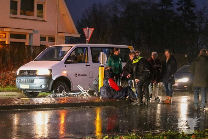 Overstekende fietser aangereden door auto