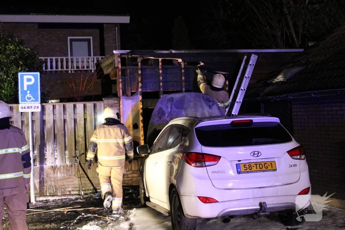 Autobrand slaat over na schuur