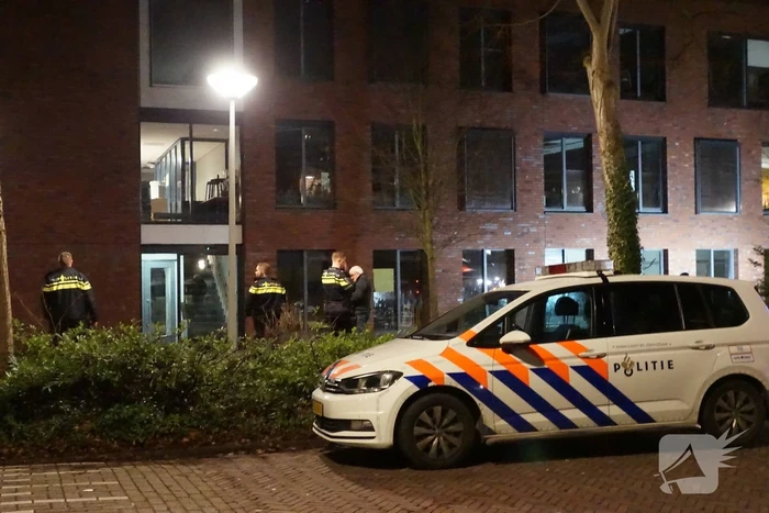 Politie doorzoekt school na melding verdachte situatie