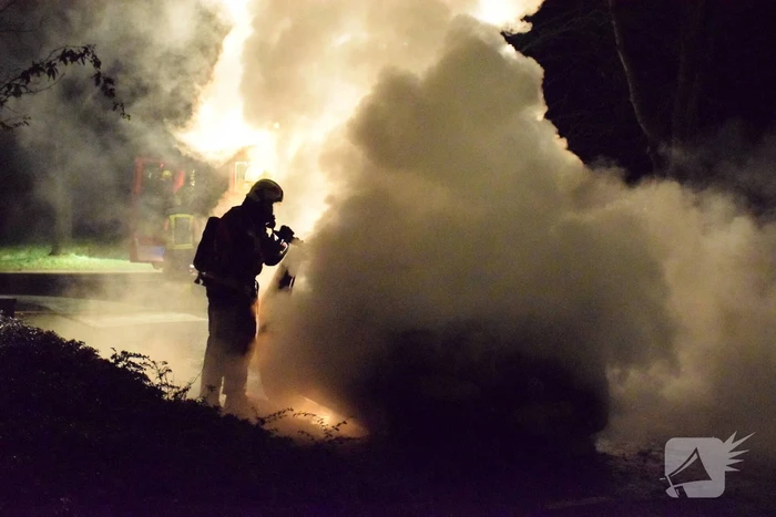 Auto verwoest door brand