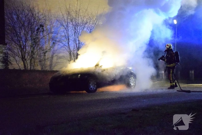 Auto verwoest door brand