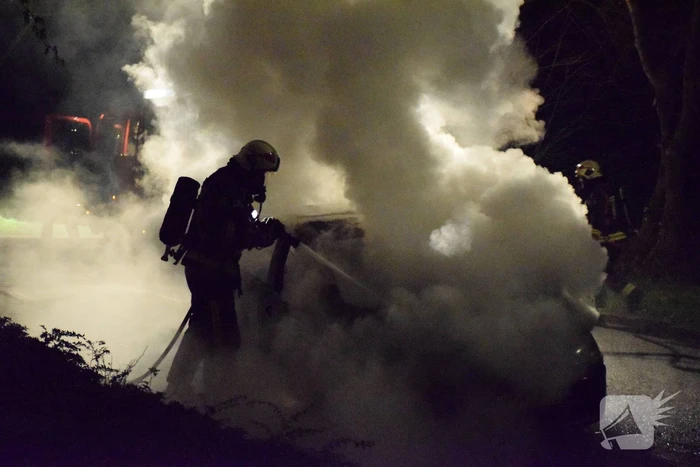 Auto verwoest door brand