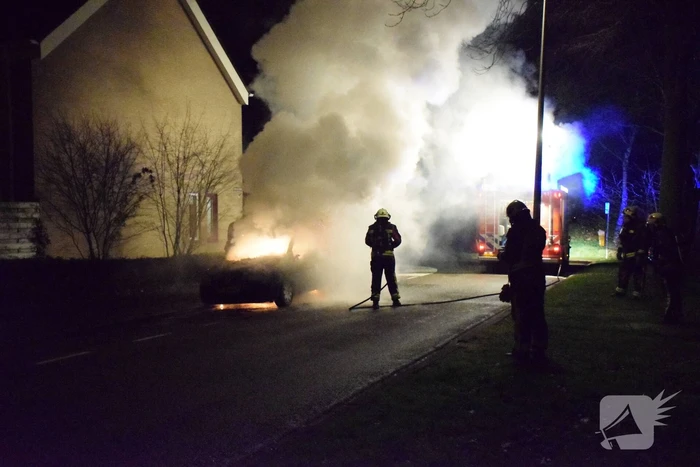 Auto verwoest door brand