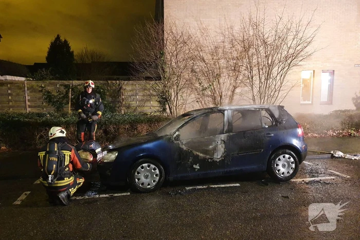Auto verwoest door brand