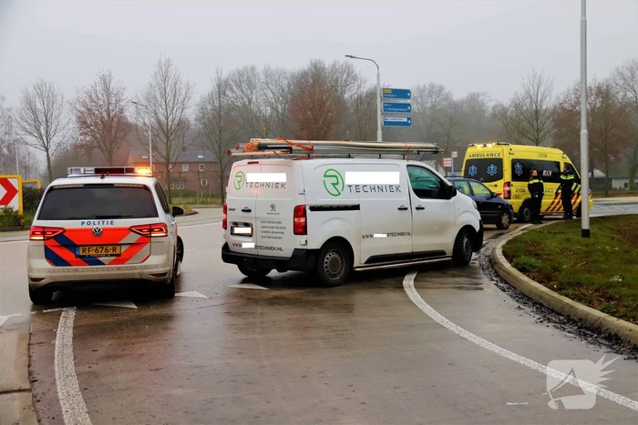 Gewonde na botsing op rotonde