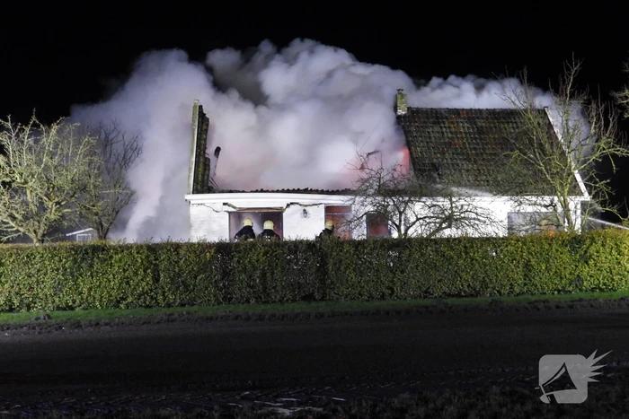 Boerderij verwoest door uitslaande brand