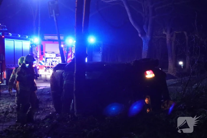 Zwaargewonde na eenzijdige botsing tegen boom