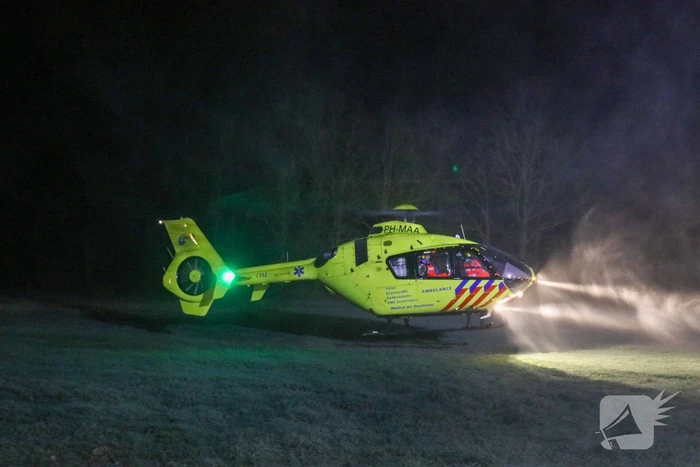 Zwaargewonde na eenzijdige botsing tegen boom