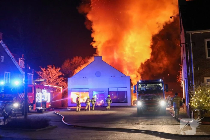 Voedsel- en kledingbank verwoest door grote brand