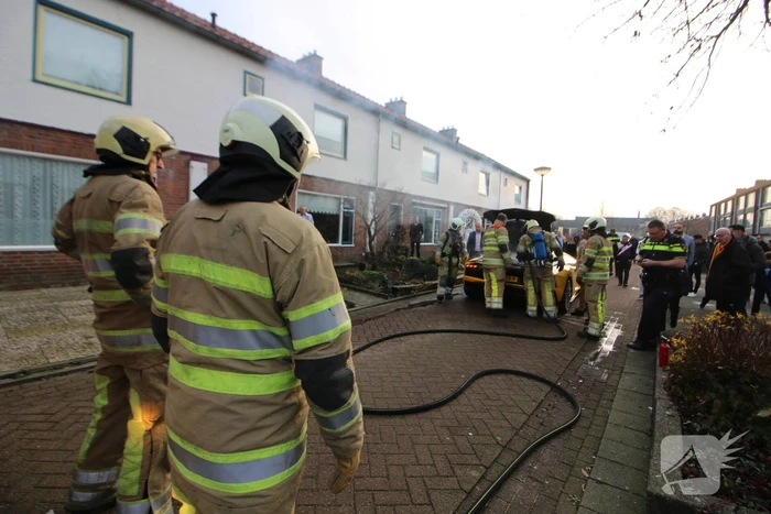 Peperdure Lamborghini vliegt tijdens bruiloft in brand