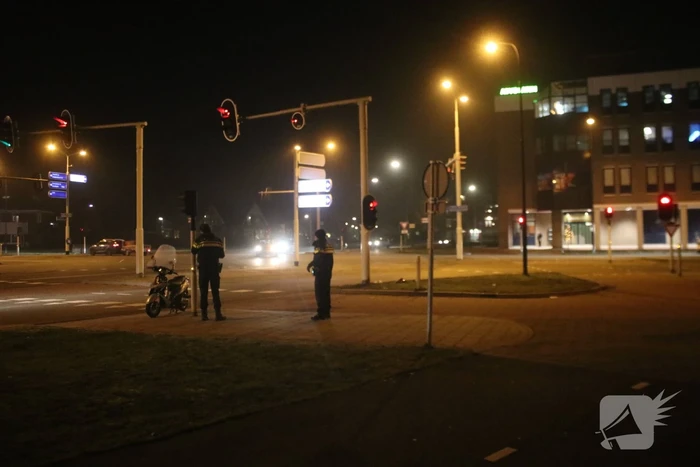 Scooterrijder gewond, automobilist rijdt door