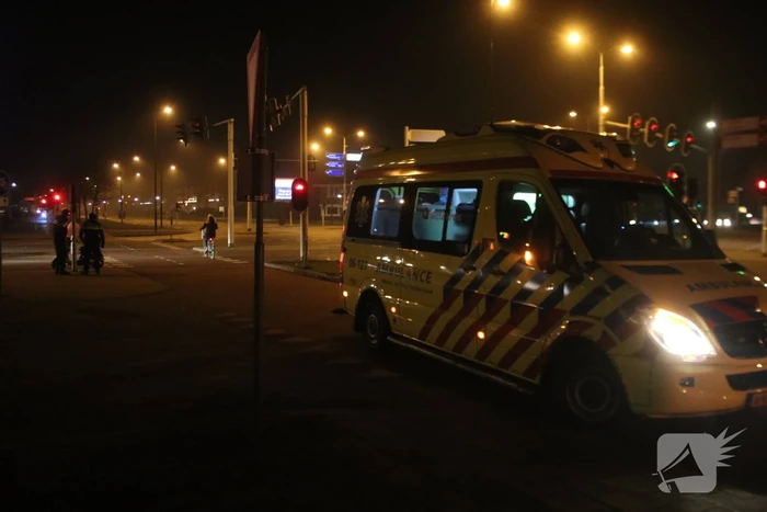 Scooterrijder gewond, automobilist rijdt door