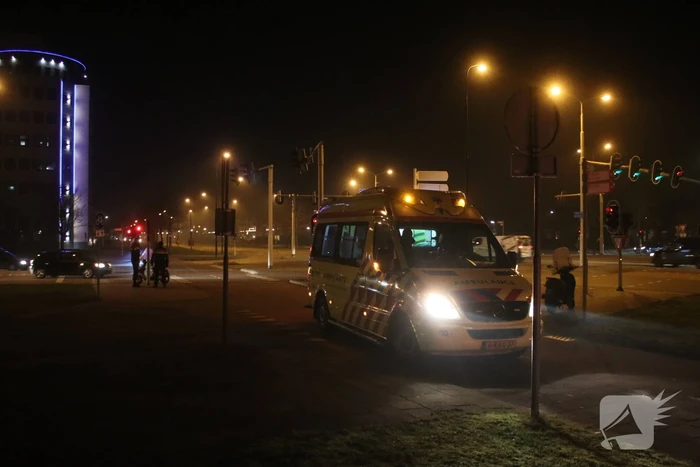 Scooterrijder gewond, automobilist rijdt door