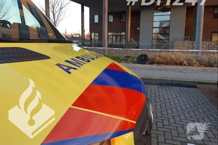 Auto te water geraakt bij inparkeren