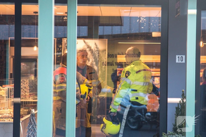 Afgestoken vuurwerk veroorzaakt vreemde lucht in winkel
