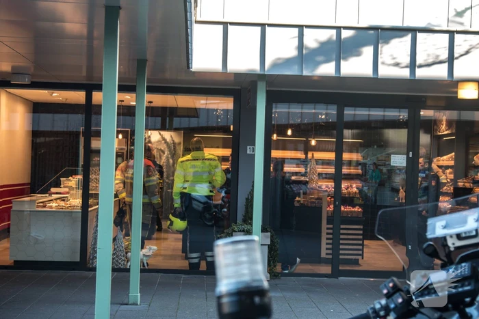 Afgestoken vuurwerk veroorzaakt vreemde lucht in winkel