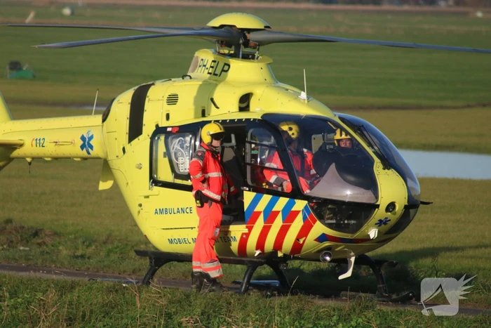 Kopstaart-botsing tussen twee auto's