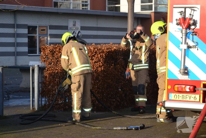 Brand in opslagcontainer op schoolplein