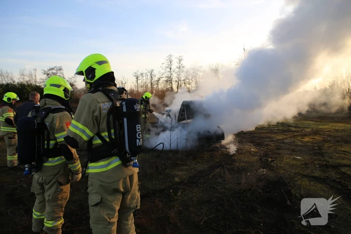 Crossauto brandt volledig uit