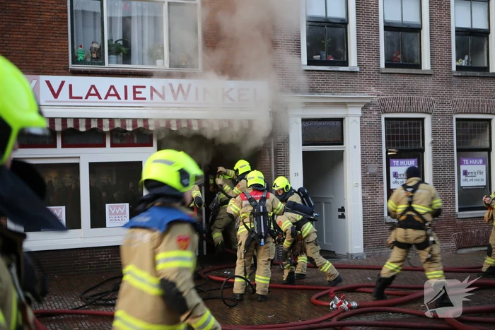 Grote brand in bakkerij lastig te bestrijden