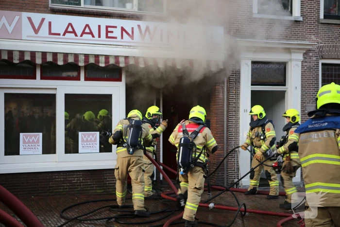 Grote brand in bakkerij lastig te bestrijden
